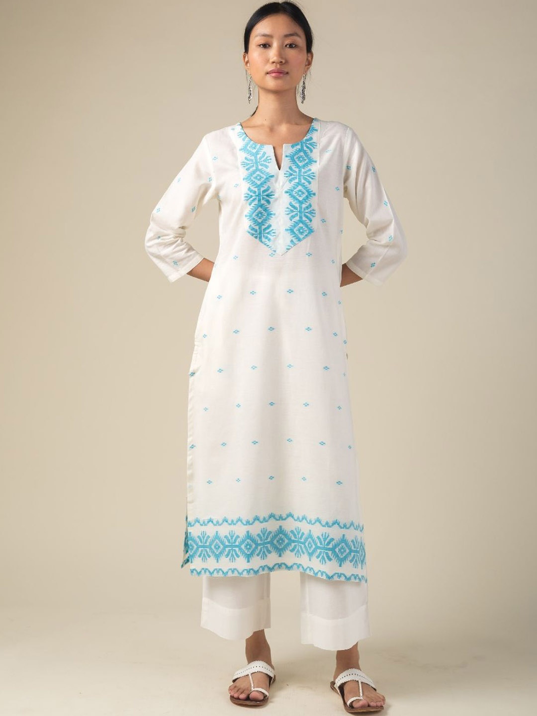 

KUSVAA Geometric Woven Design Notch Neck Pure Cotton Straight Kurtas, White