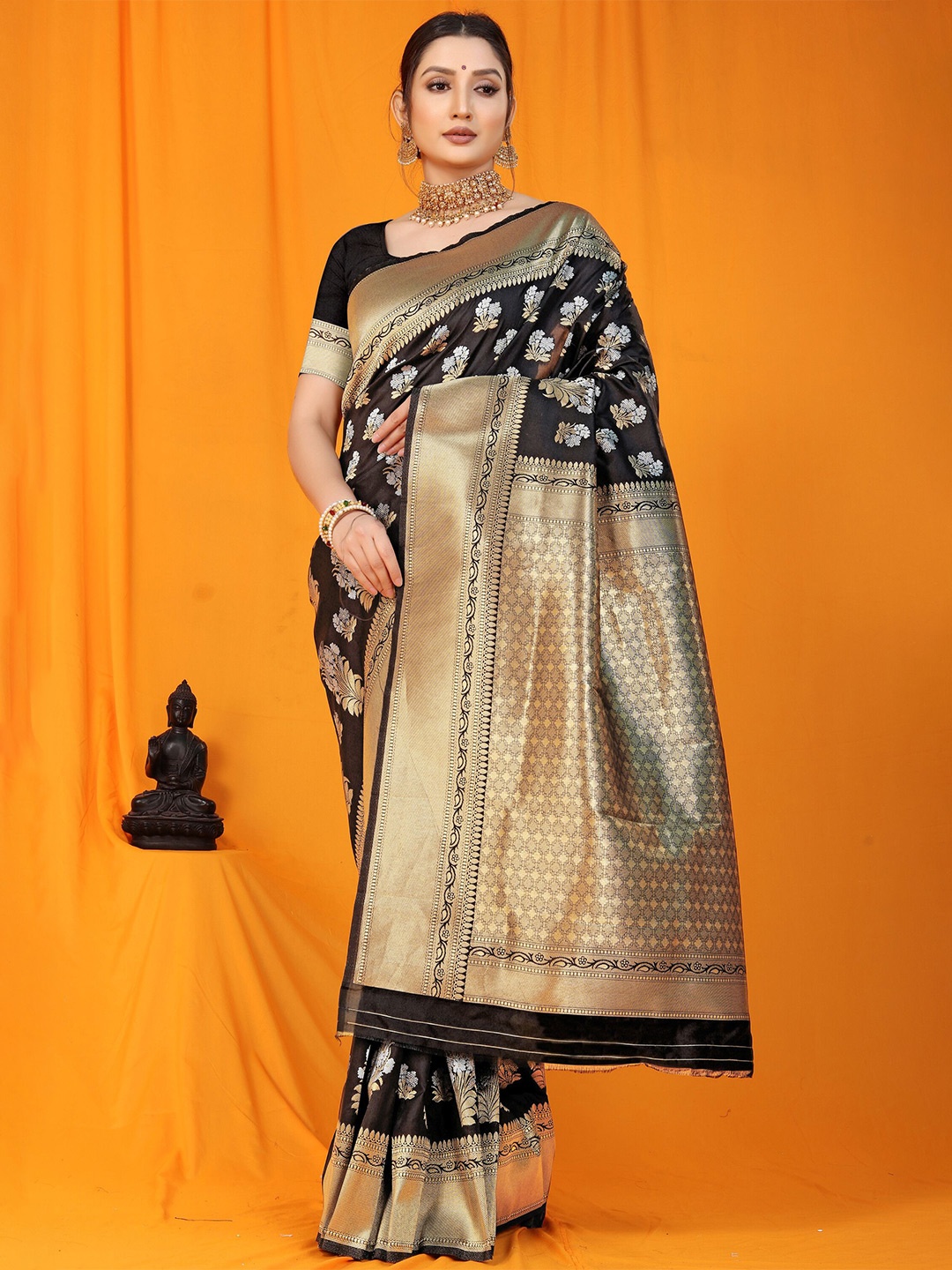 

amirat Floral Woven Design Zari Pure Silk Kanjeevaram Saree, Black