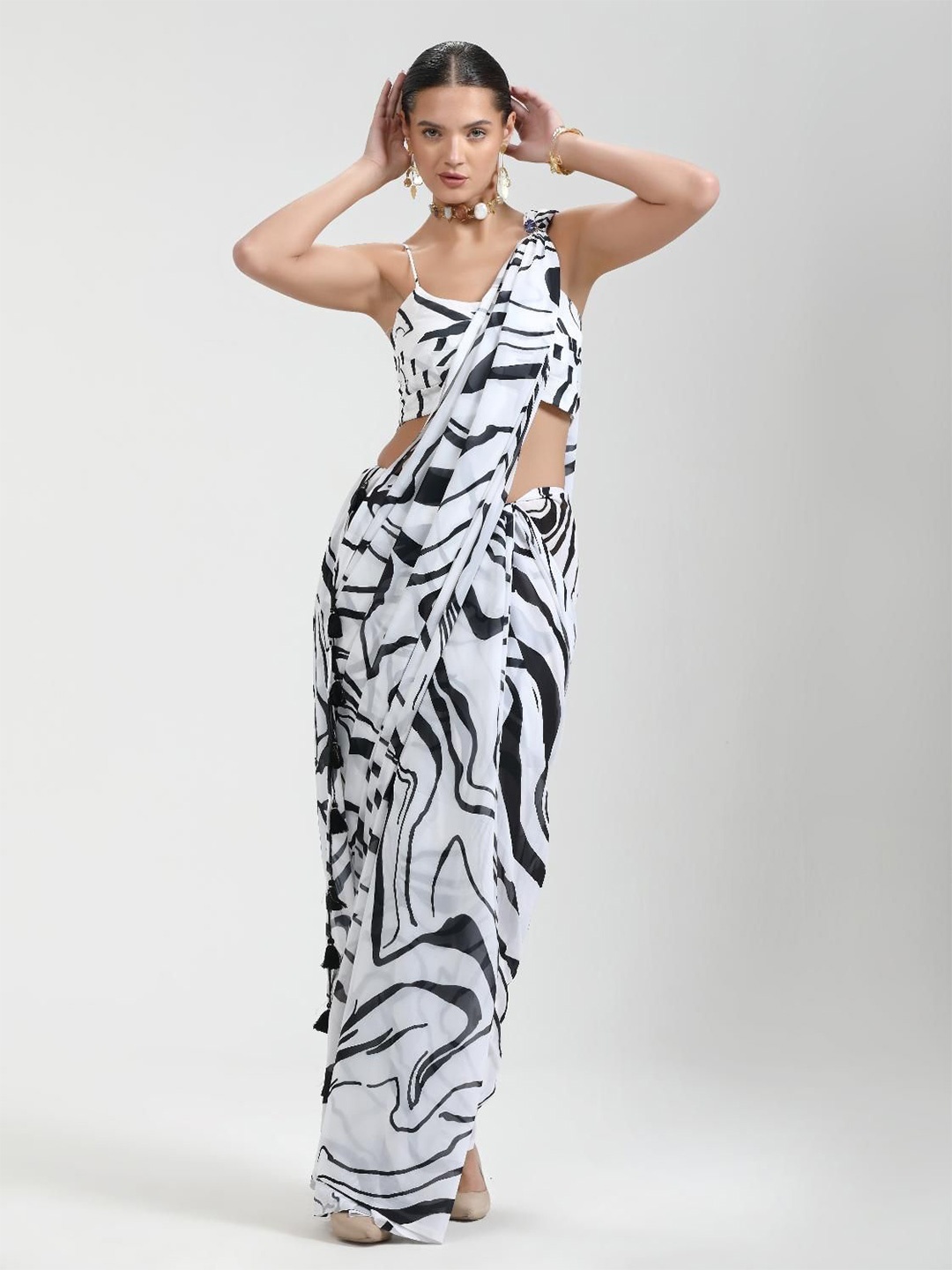

PEENGAX Ethnic Motifs Pure Georgette Saree, White
