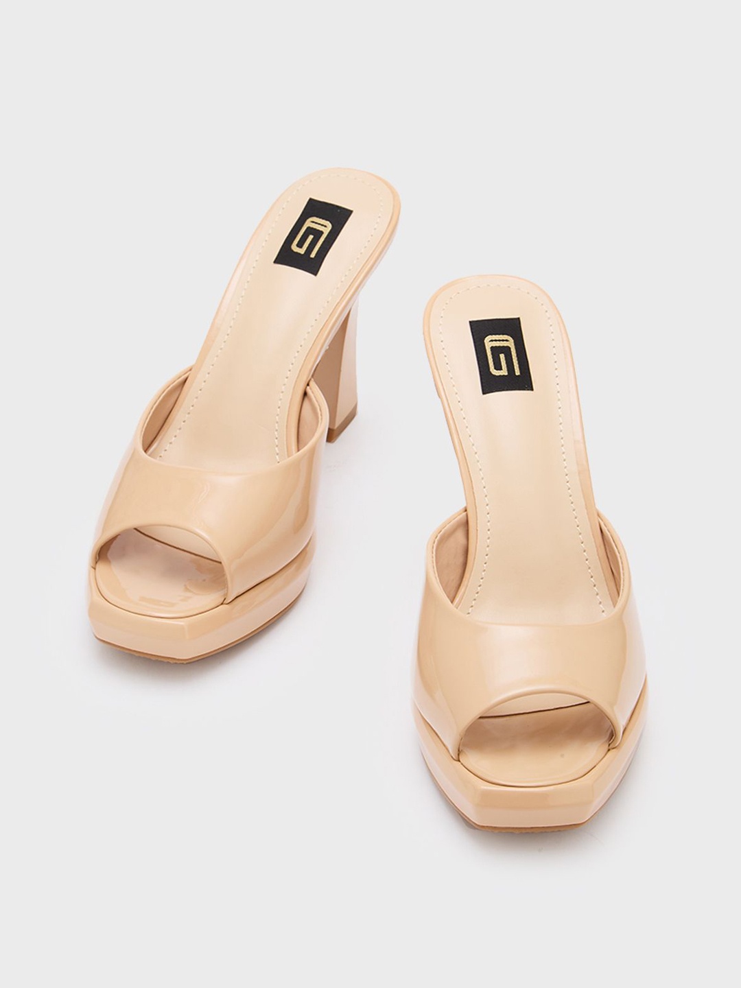 

Sole To Soul Block Sandals, Beige