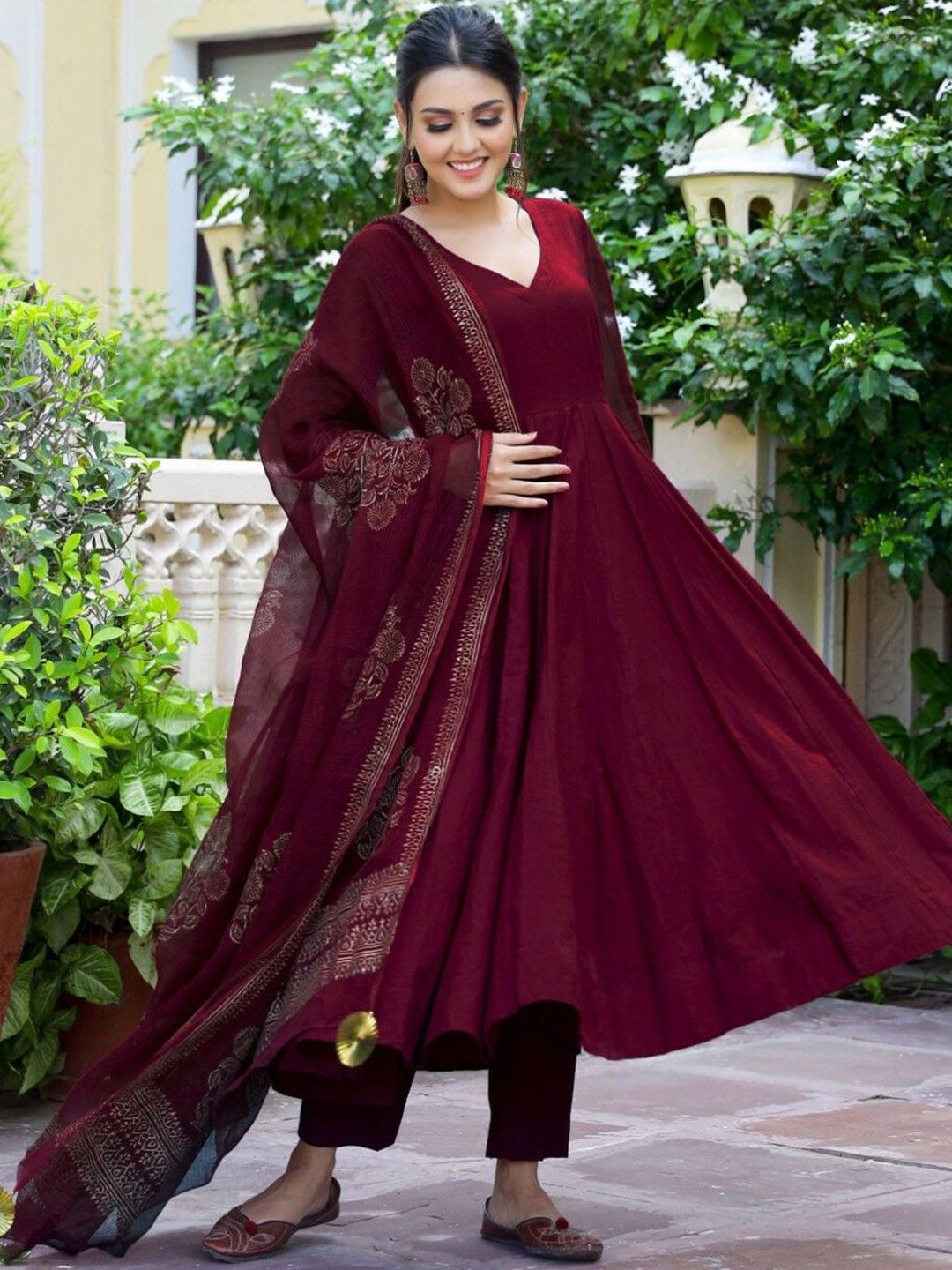 

DIVASTRI Magic V-Neck Panelled Anarkali Kurta With Trousers & Dupatta, Maroon