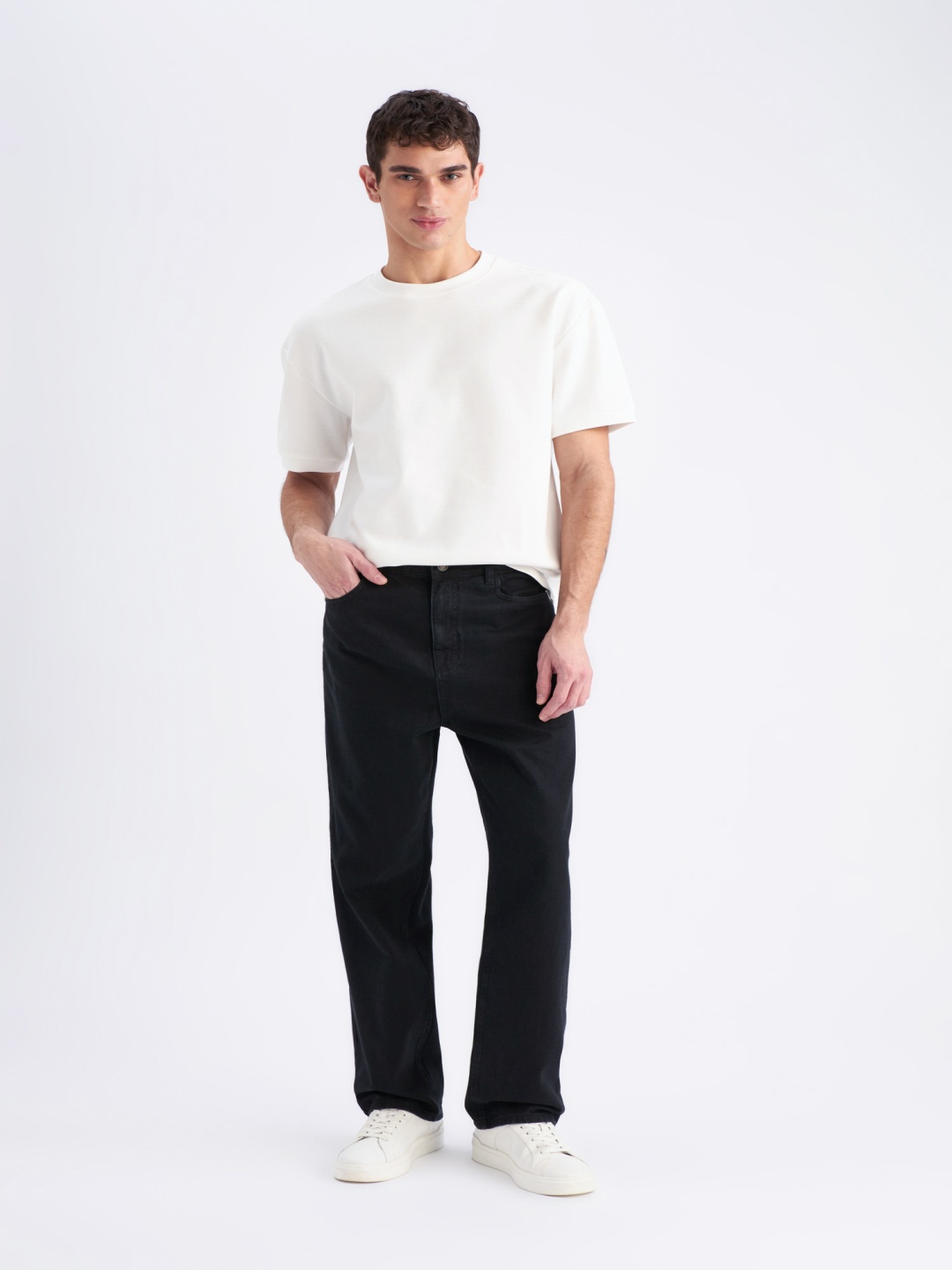 

DeFacto Men Mid-Rise Cotton Chinos, Black