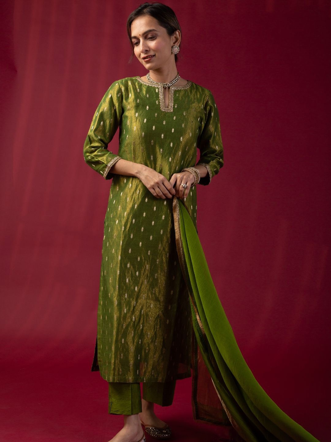 

KUSVAA Floral Woven Design Notch Neck Zari Straight Kurta With Trouser And Dupatta, Green