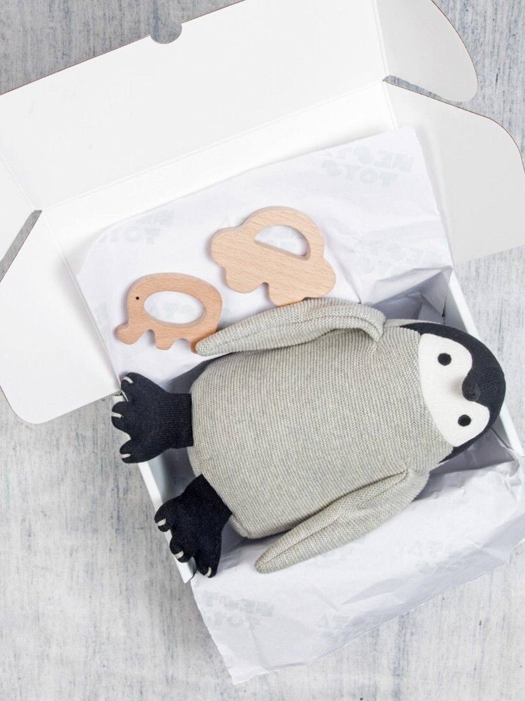 

Nesta Toys New born Gift Set Penguin Plush Toy Wooden Elephant and Car Teether, Grey