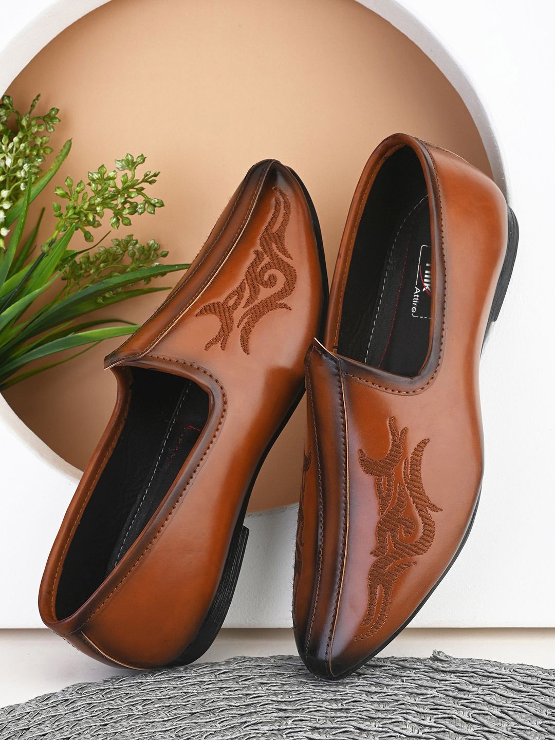 

IMCOLUS Men Textured Mojaris, Tan