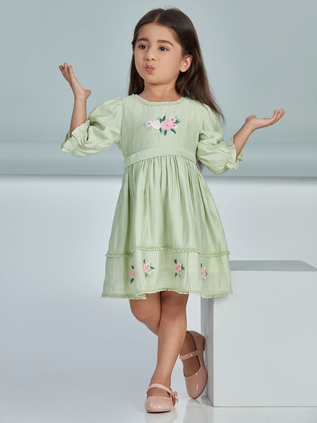 

Peppermint Floral Bell Sleeve Chiffon A-Line Dress, Green