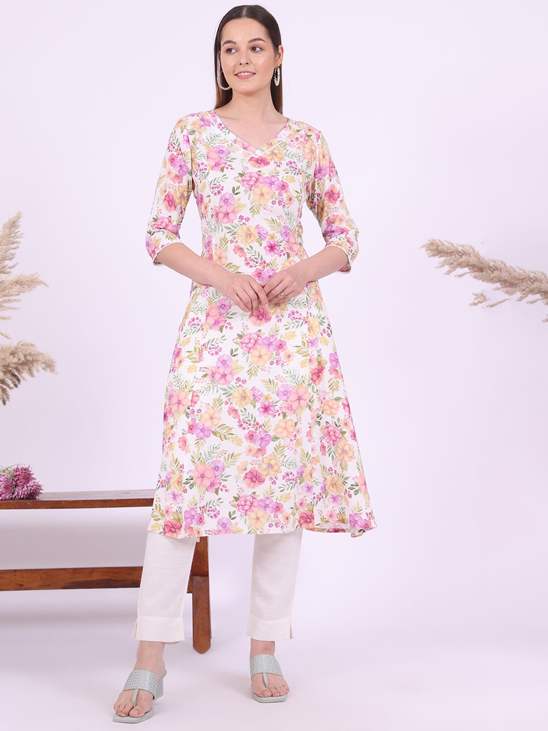 

AURELIA Floral Printed V Neck Panelled A-Line Kurta, White