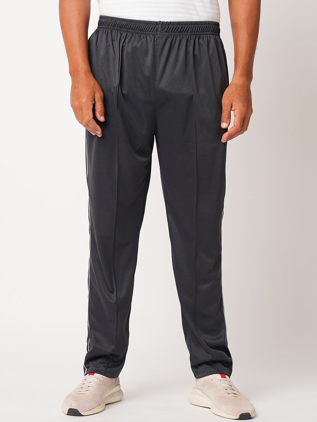 

ESTRO Men Slim Fit Mid Rise Track Pants With Zippered Pockets, Black