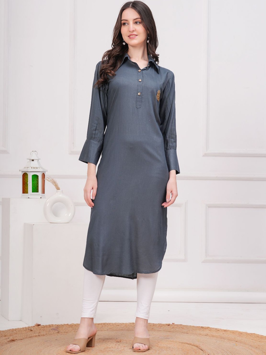 

HIGHLIGHT FASHION EXPORT Embellished Shirt Collar Straight Kurta, Grey