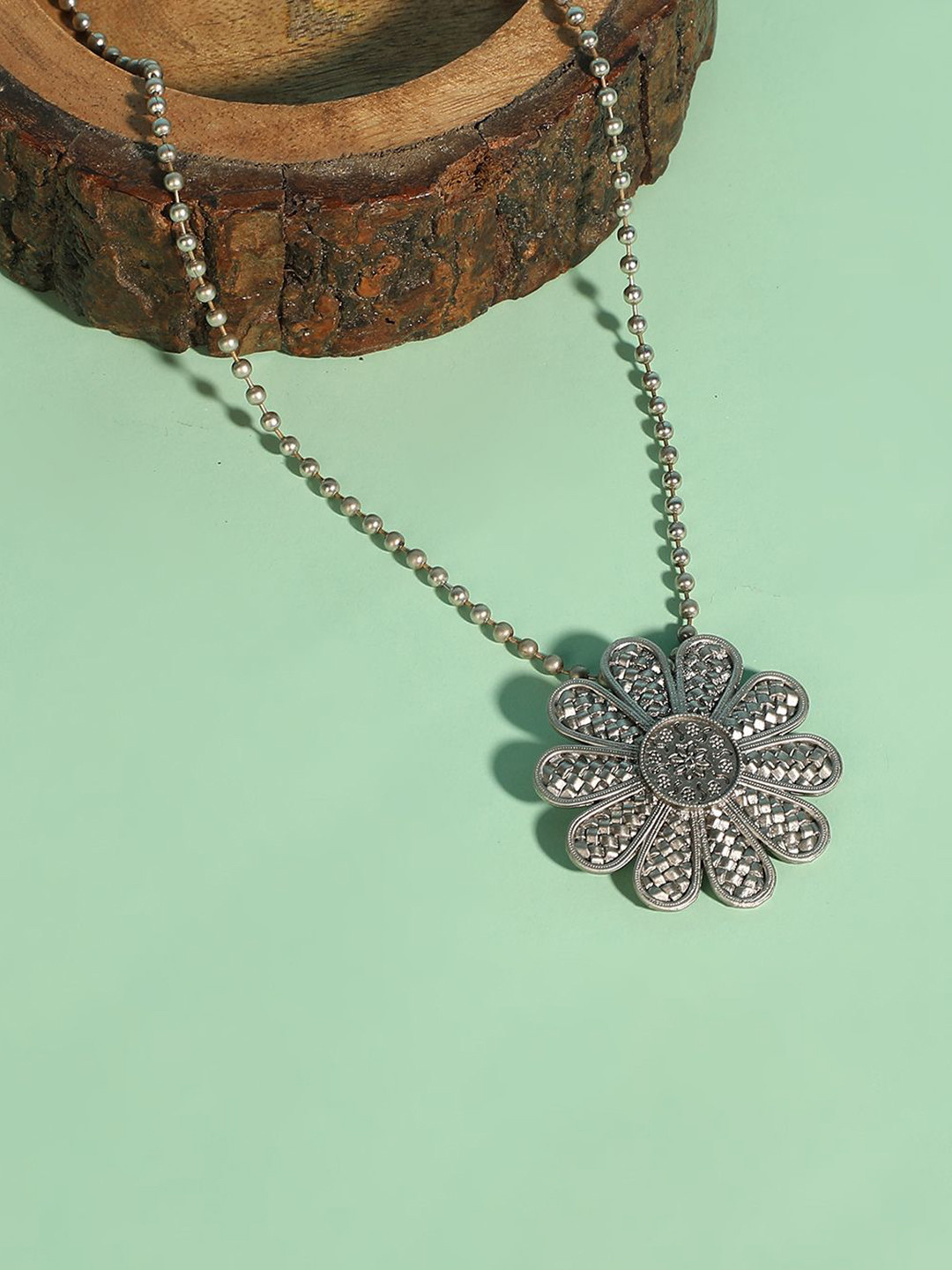 

Anouk Silver Plated Floral Shaped Pendant With Chain