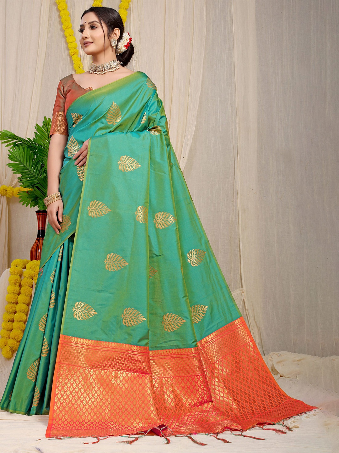 

amirat Woven Design Zari Pure Silk Banarasi Saree, Sea green