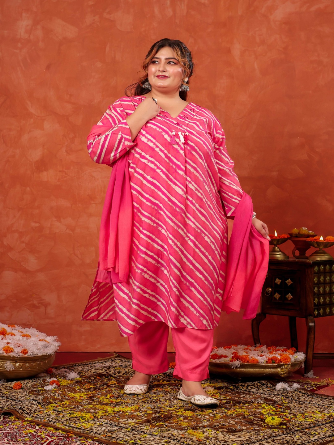 

LALI JAIPUR Plus Size Leheriya Printed Sequinned Kurta With Trousers And Dupatta, Pink