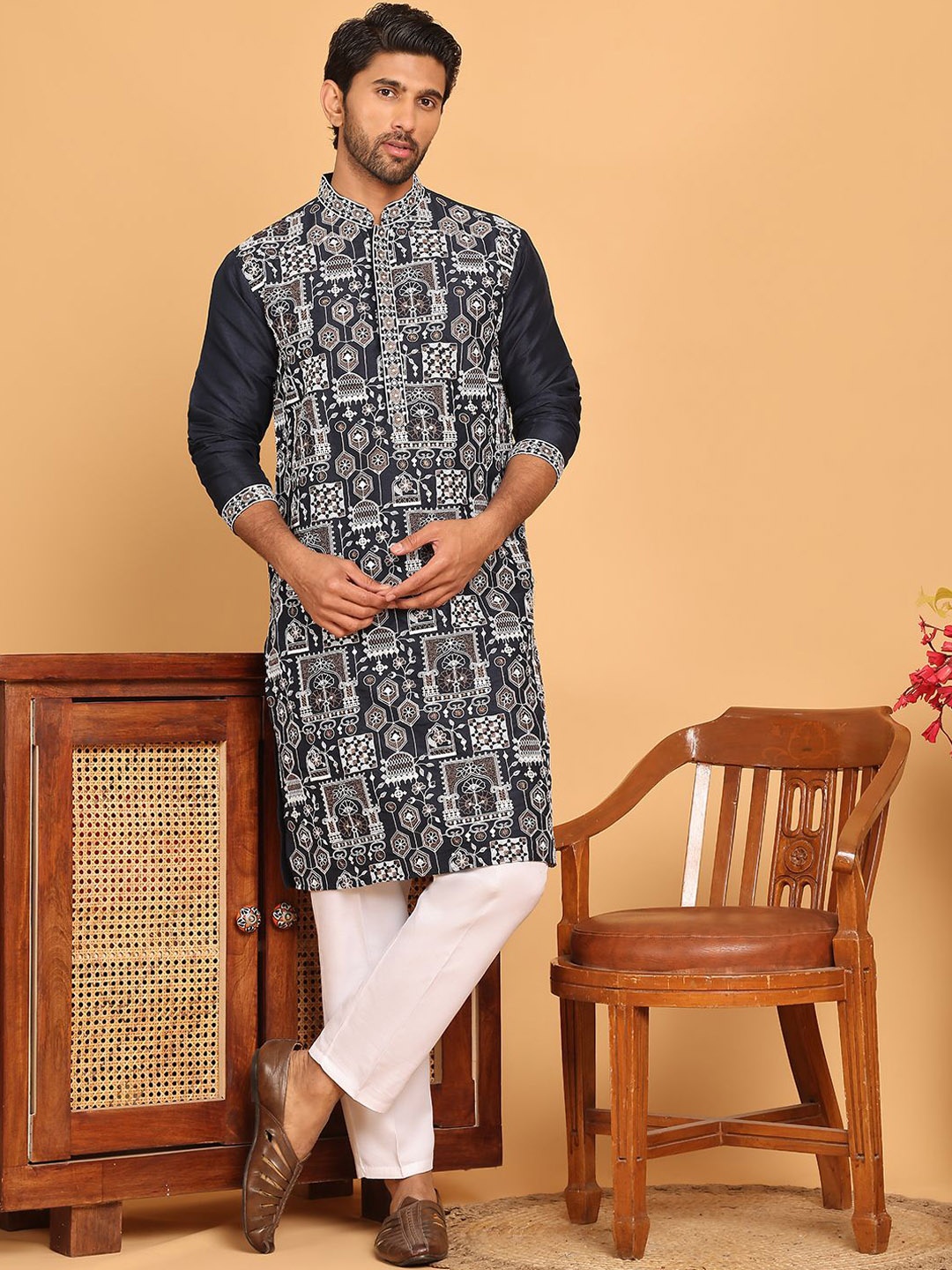 

Jompers Floral Embroidered Thread Work Mandarin Collar Straight Kurta With Pyjamas, Navy blue