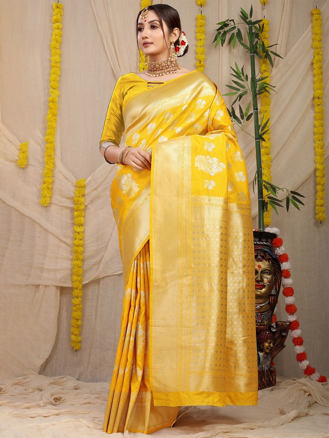 

amirat Woven Design Zari Pure Silk Banarasi Saree, Yellow