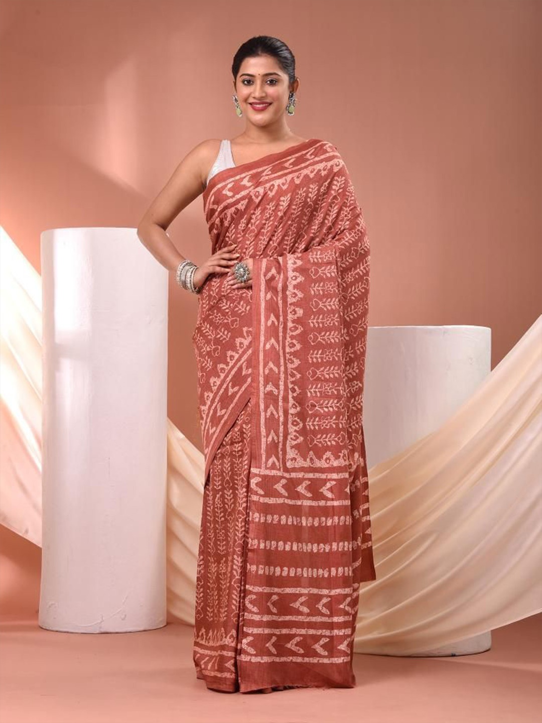 

VIBHAVARI Ethnic Motifs Printed Saree, Brown