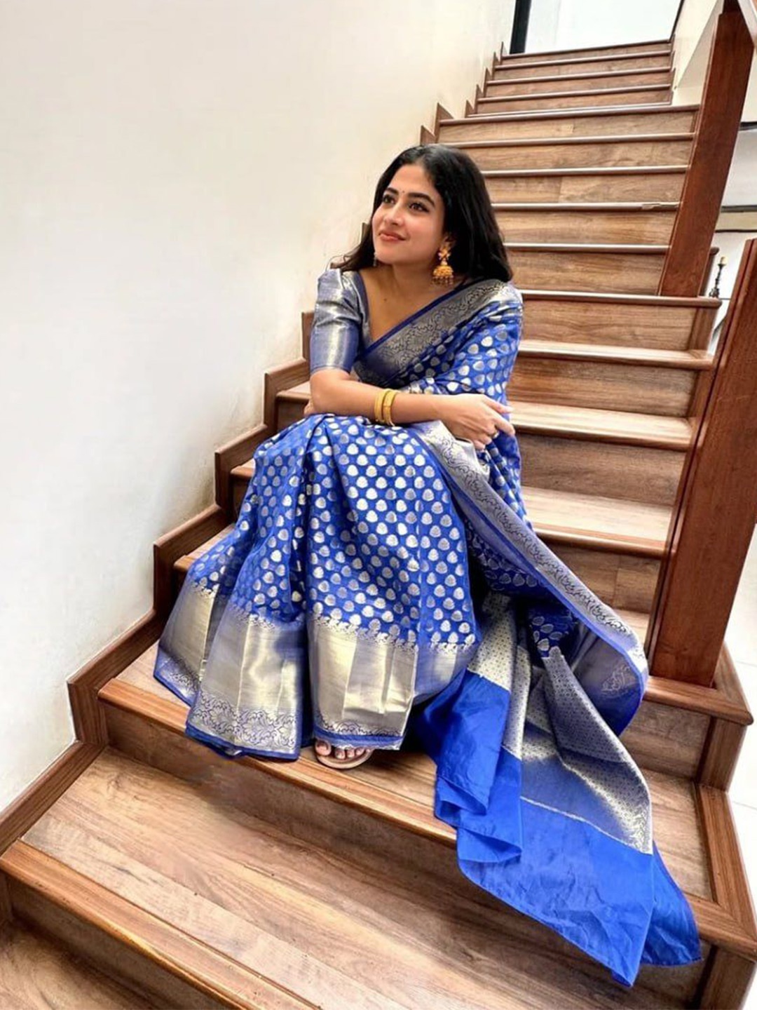 

bansari textiles Polka Dots Woven Design Zari Kanjeevaram Saree, Blue