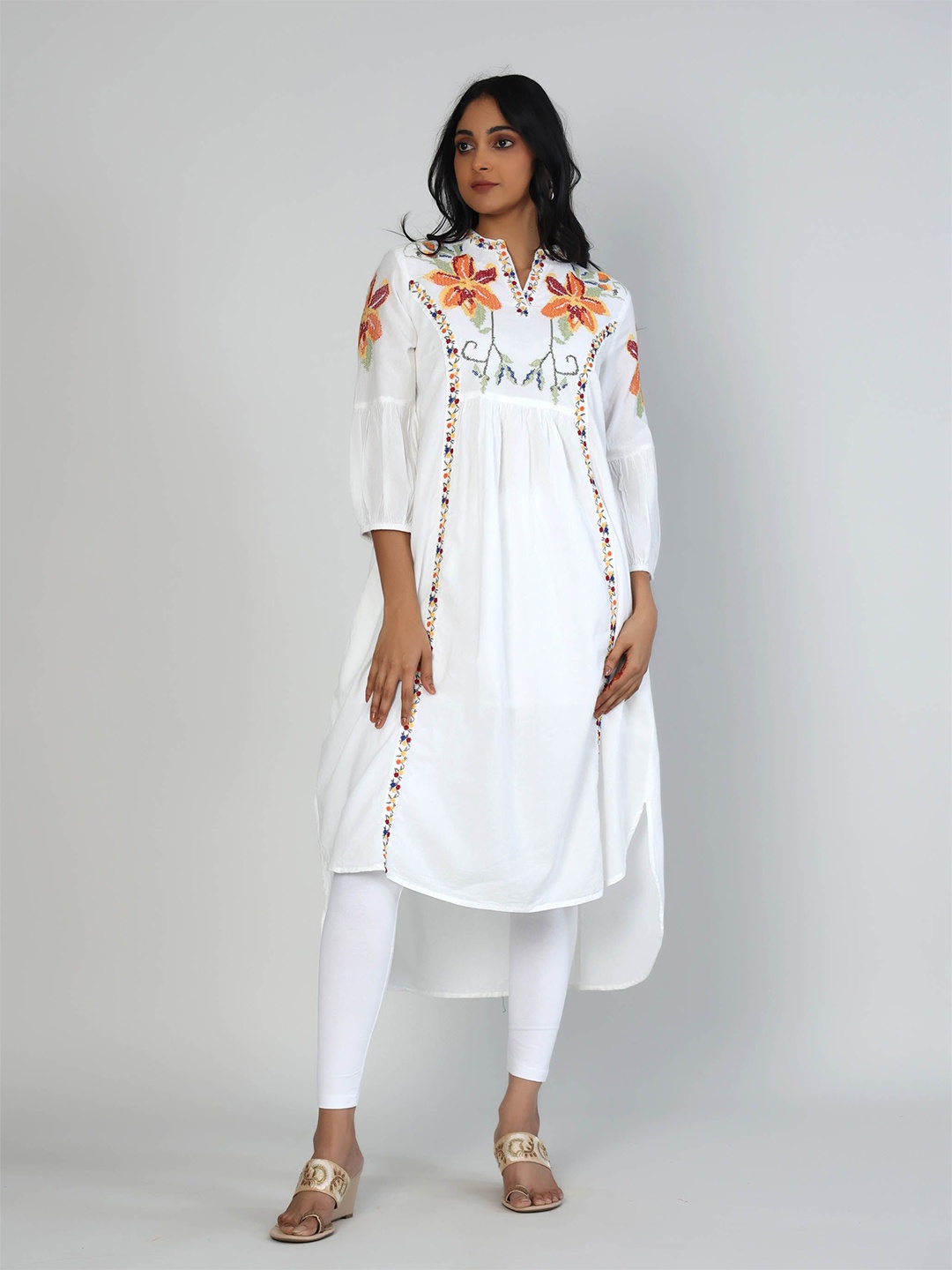 

Hassu's Women Floral Embroidered Kurta, White