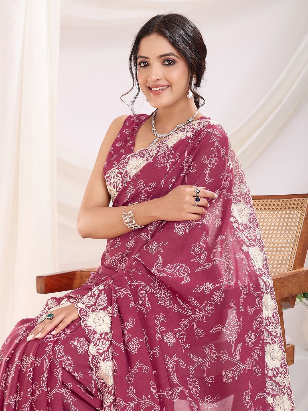 

Mitera Floral Printed Saree, Maroon