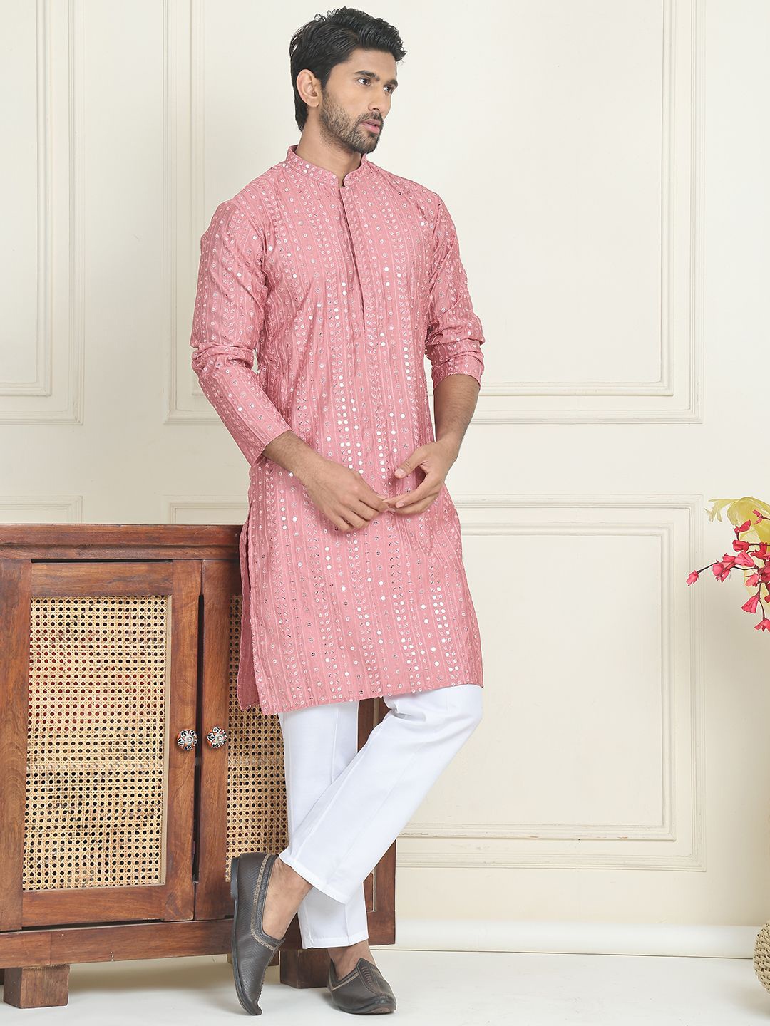 

Jompers Floral Embroidered Mandarin Collar Straight Kurta With Pyjamas, Pink