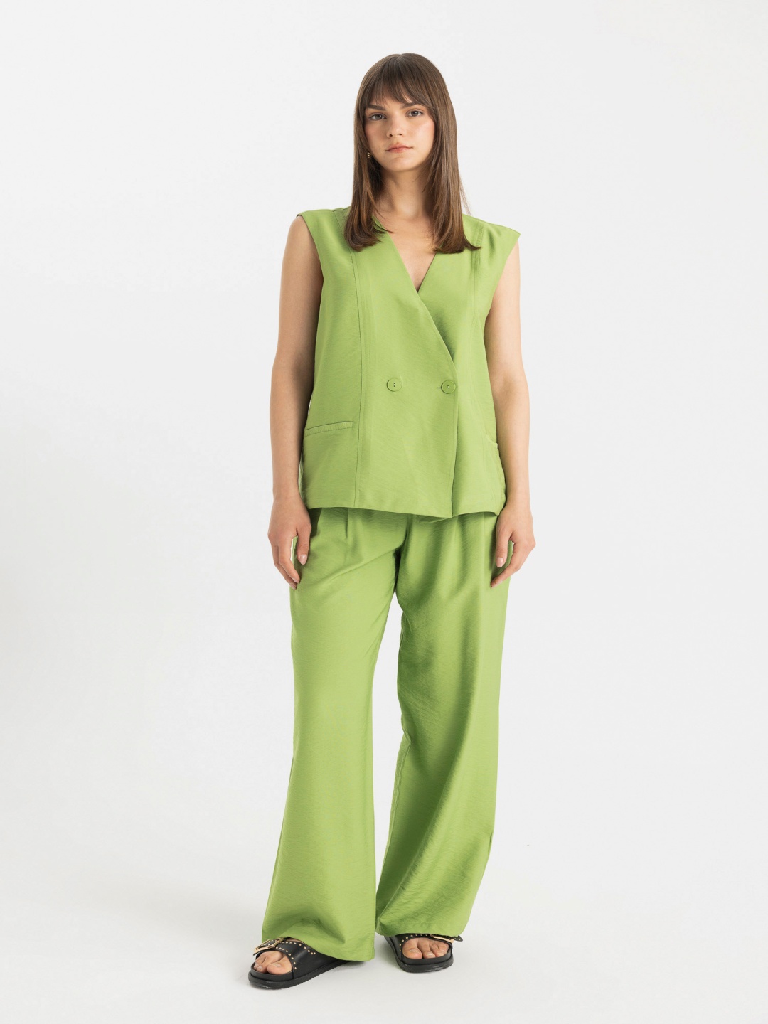 

DeFacto Women Mid-Rise Regular Fit Bootcut Trousers, Green