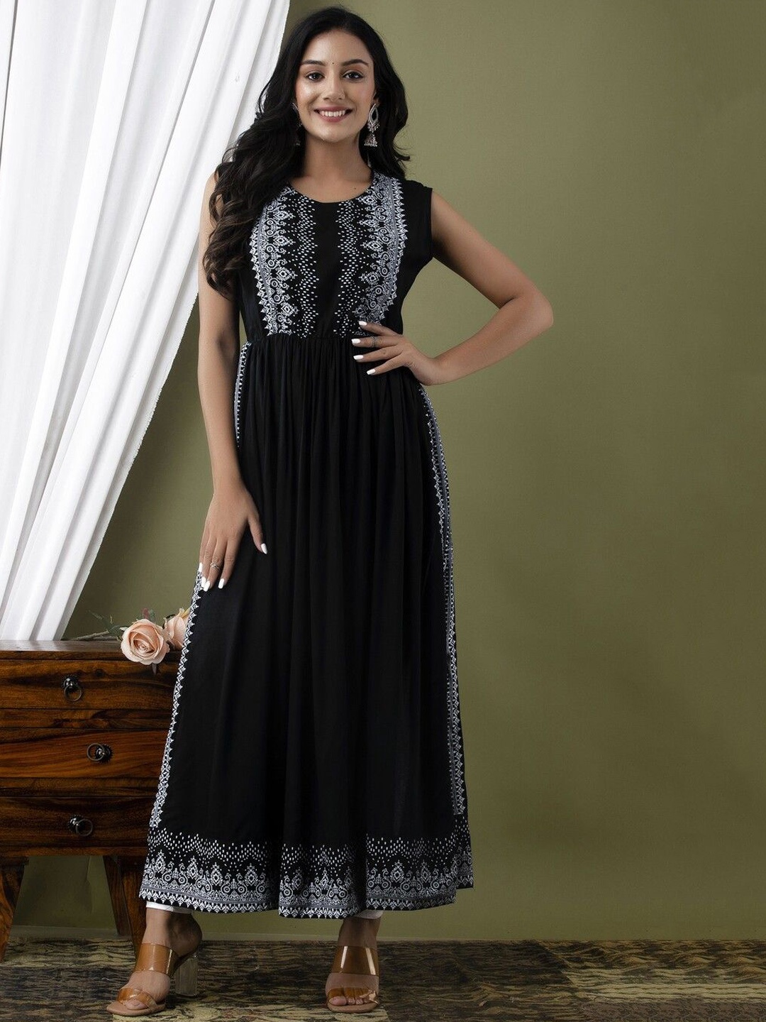 

MERAAKI FASHION Mirror Work Kurta, Black