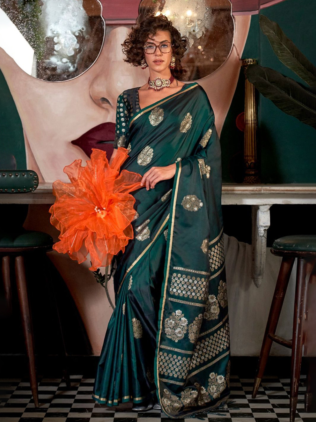 

BLENDIFY Floral Zari Satin Banarasi Saree, Green