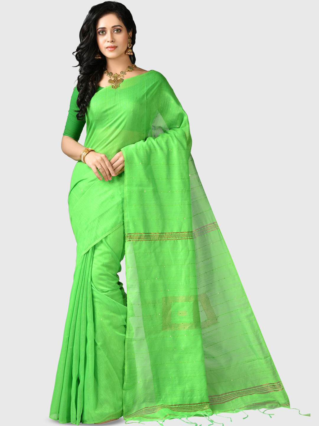 

Crochetin Woven Design Sequinned Saree, Green
