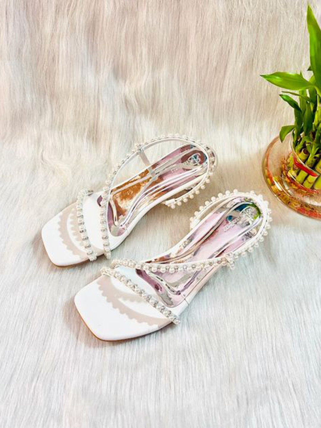 

Insolito22 Women Embellished Block Sandals, White