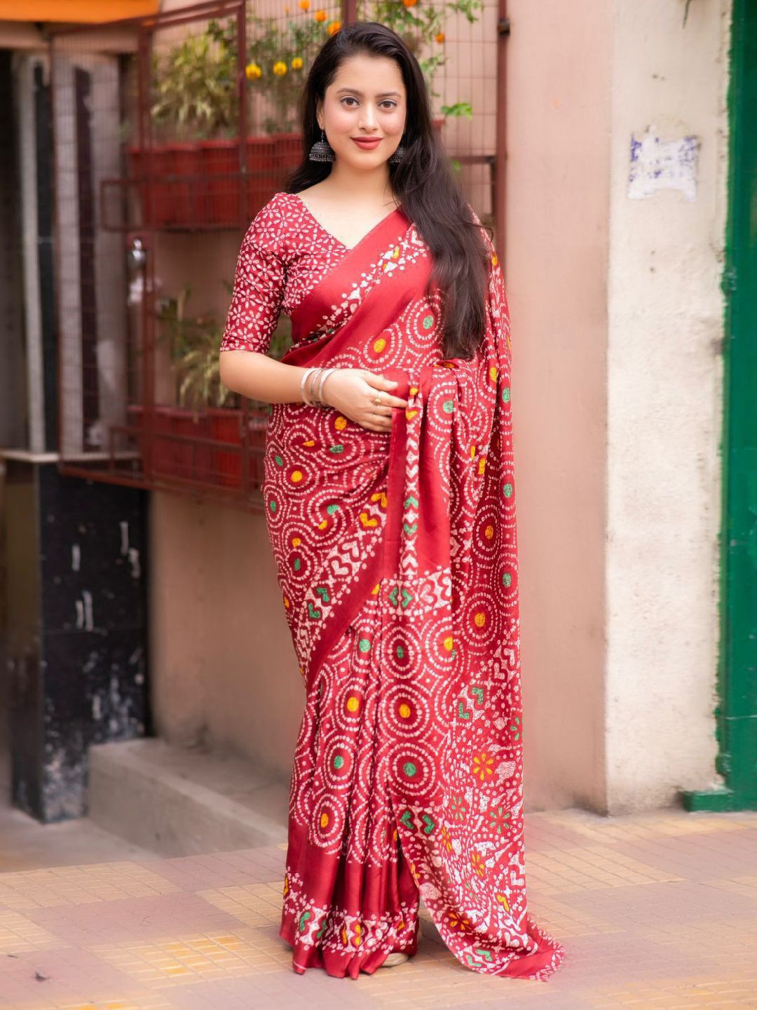 

Mitera Batik Printed Saree, Red