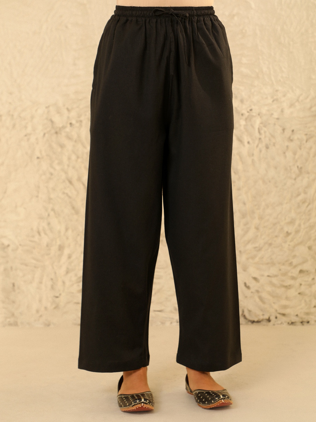 

House of Chikankari Cotton Women's Solid Straight Pant - Black
