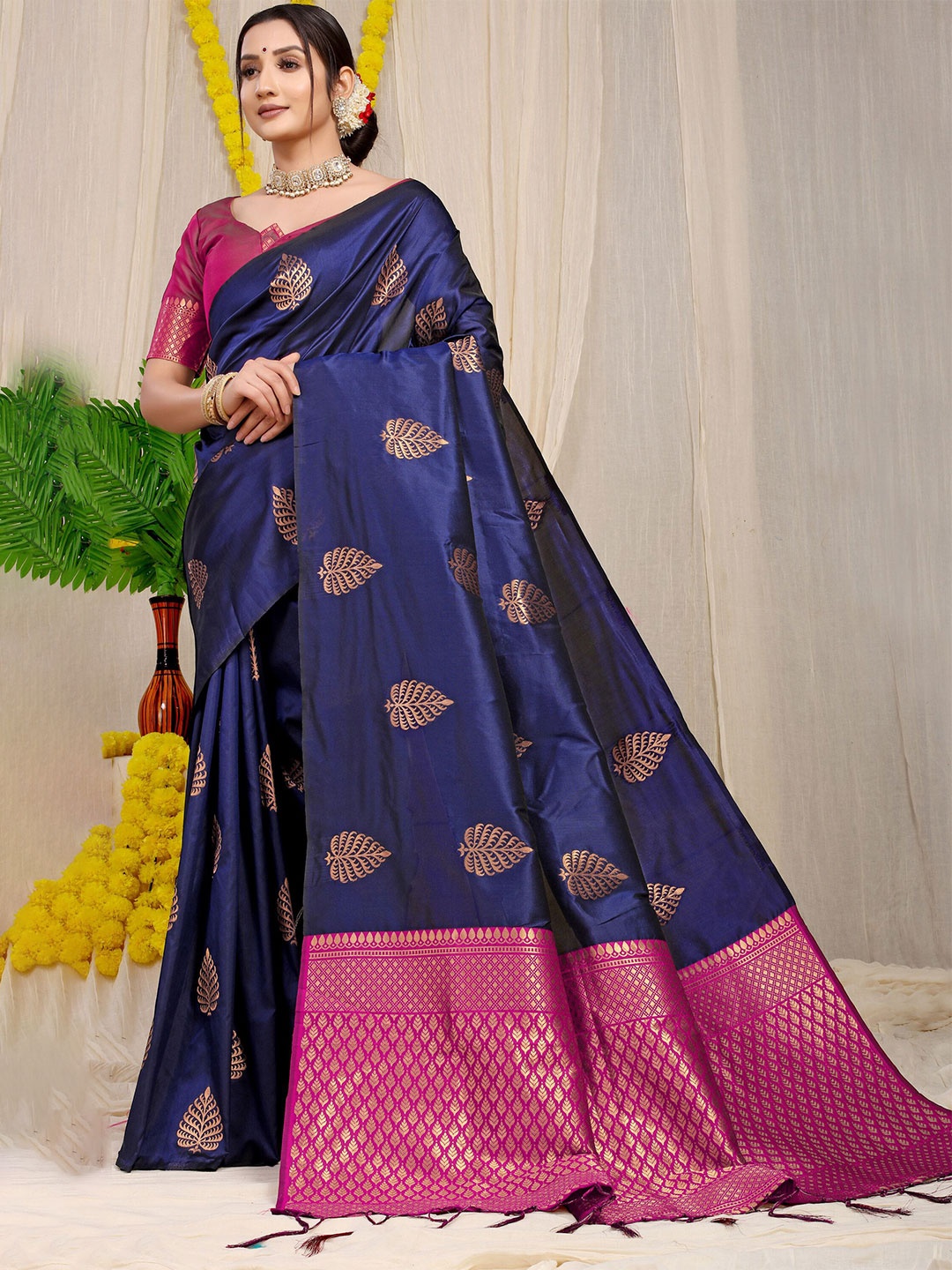 

amirat Woven Design Pure Silk Banarasi Saree, Navy blue