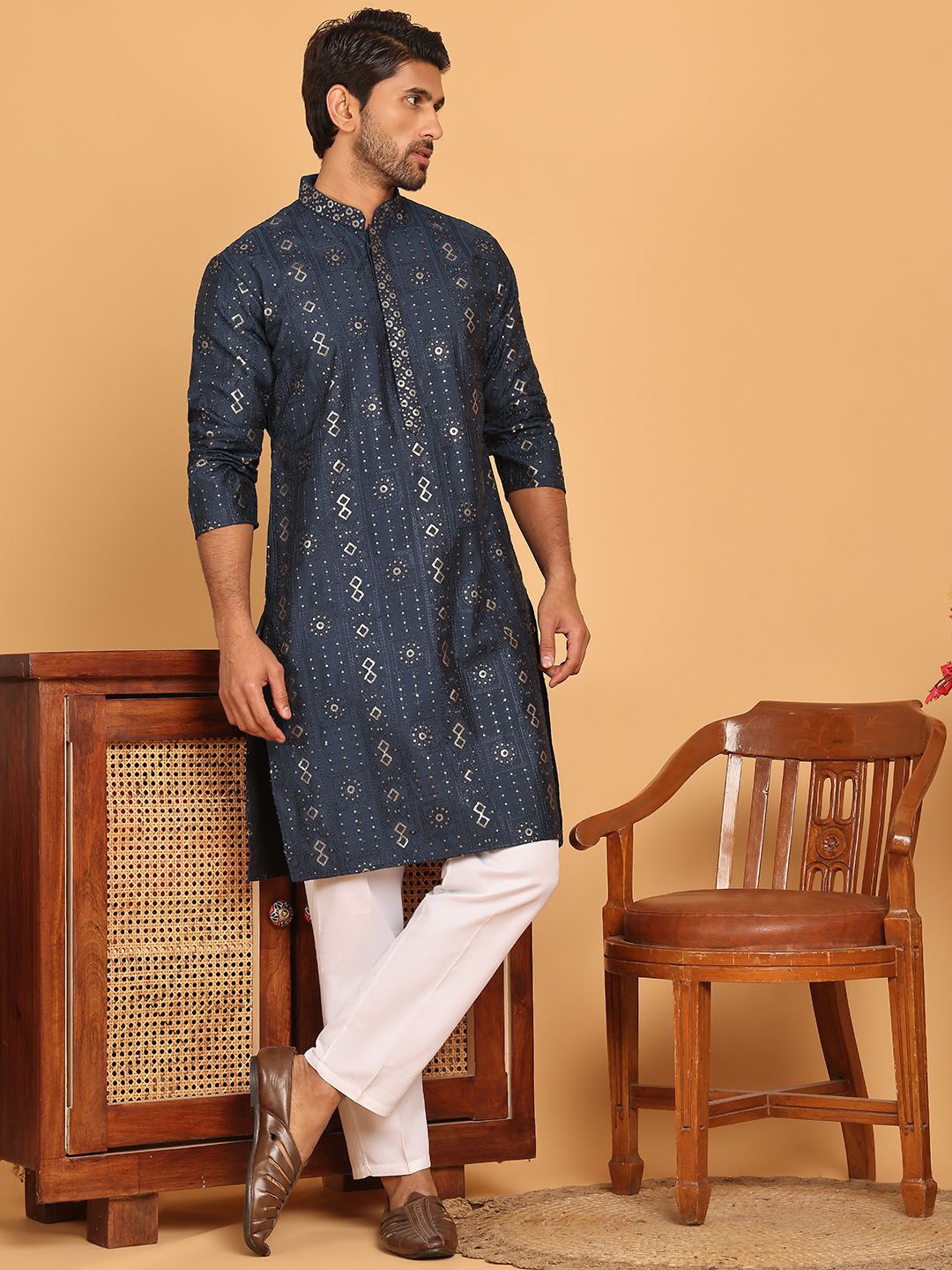 

Jompers Floral Embroidered Mandarin Collar Thread Work Straight Kurta With Pyjama, Navy blue