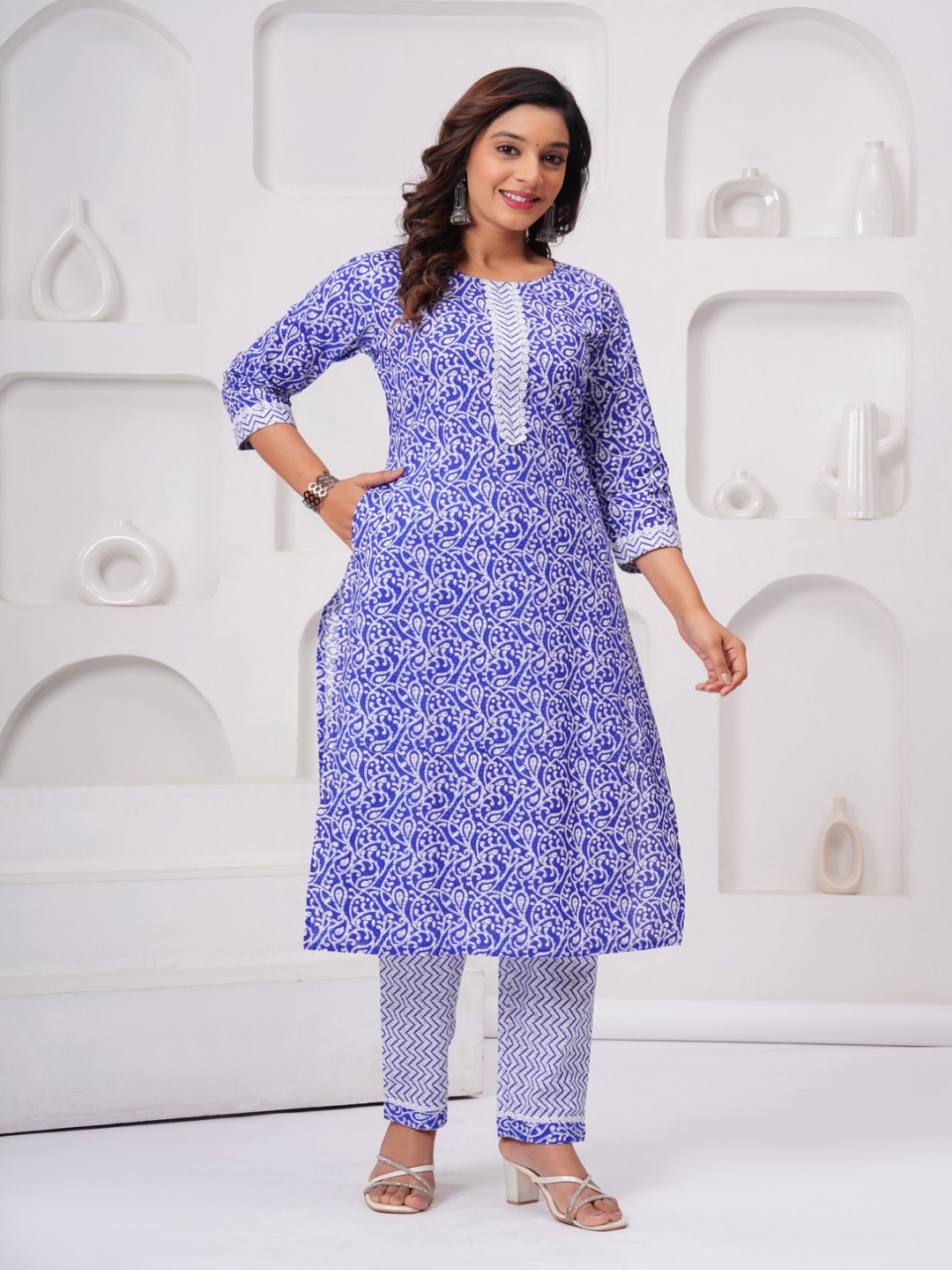 

Sarai Women Paisley Printed Round Neck Straight Pure Cotton Kurta With Trousers, Blue