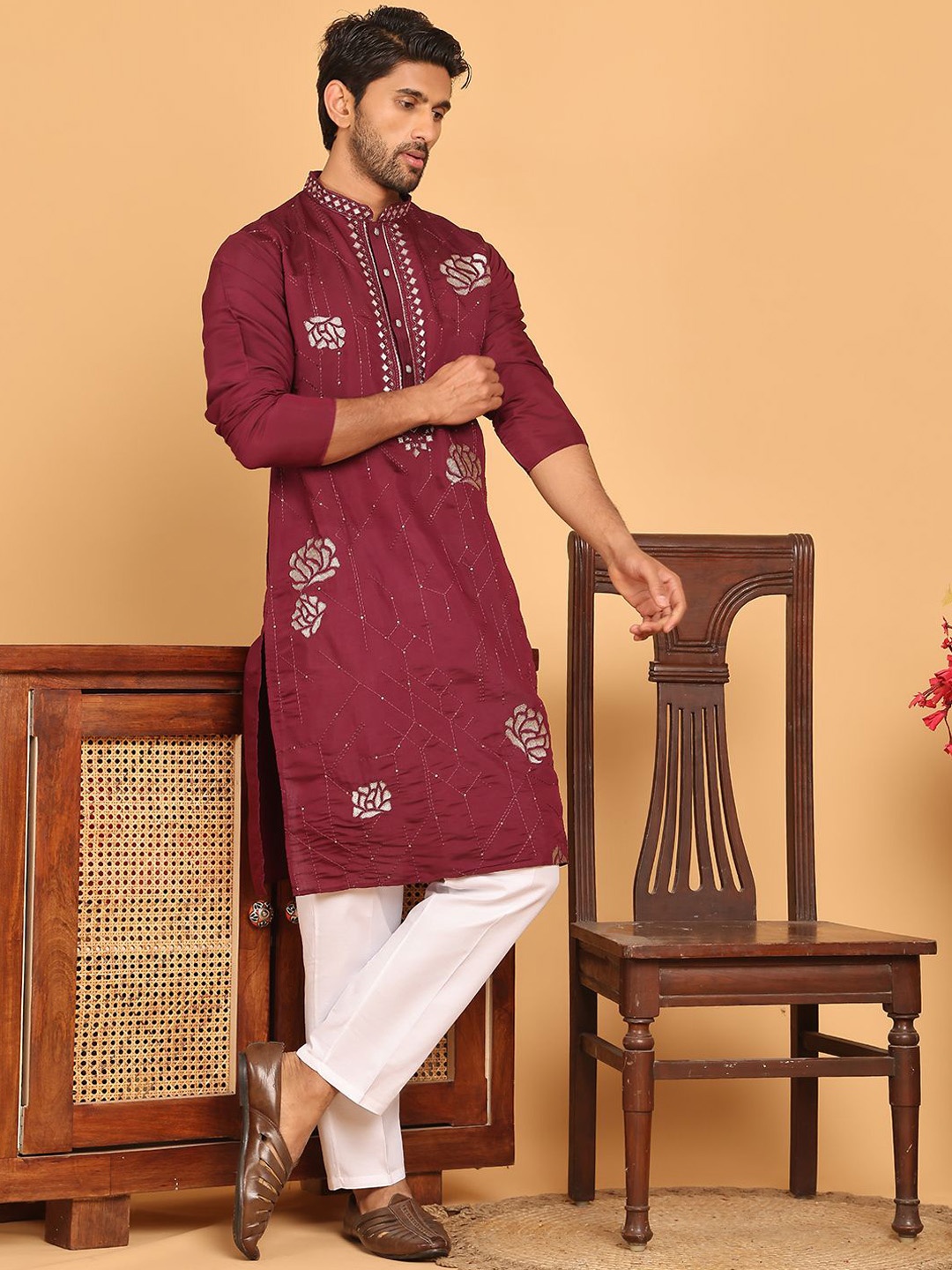 

Jompers Floral Embroidered Mandarin Collar Thread Work Straight Kurta With Pyjama, Maroon