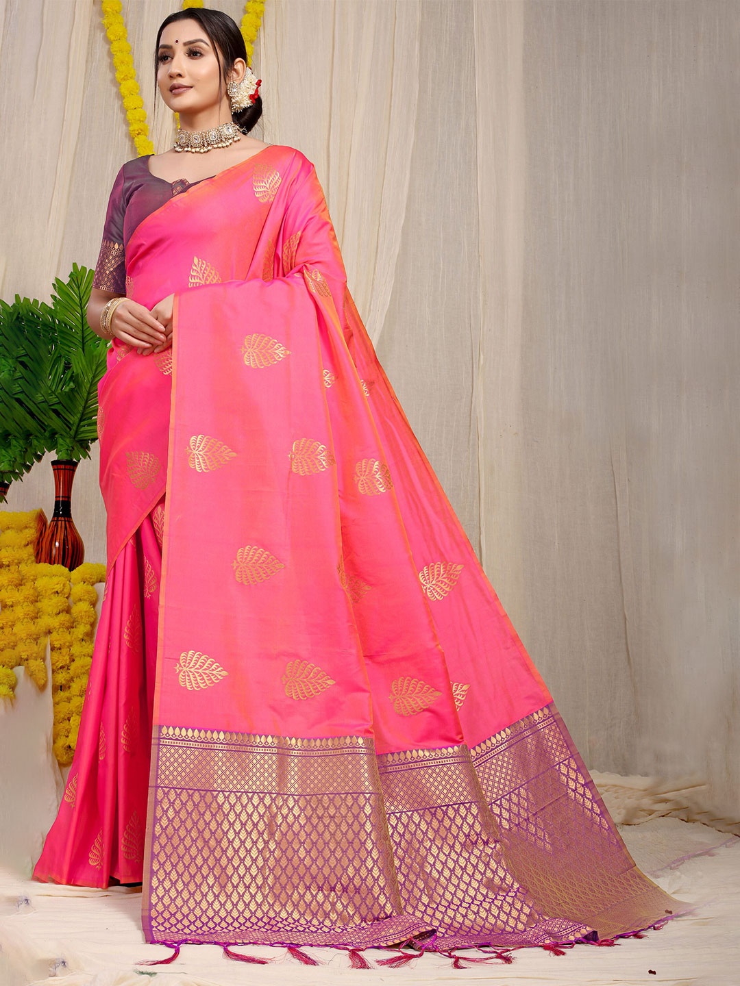 

amirat Woven Design Zari Pure Silk Banarasi Saree, Peach