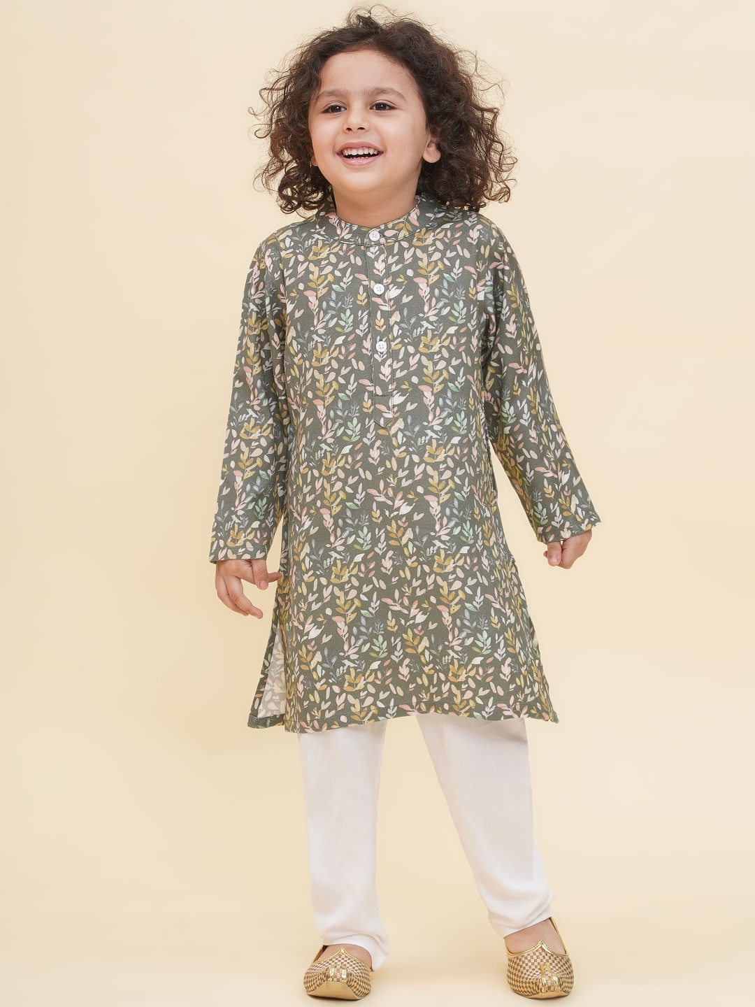 

Sethukrishna Boys Floral Printed Band Collar Straight Kurta With Pyjamas, Green