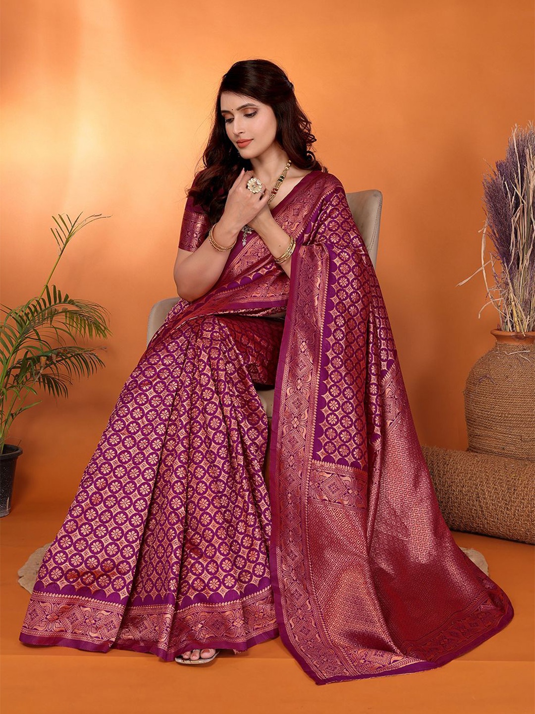 

FABMORA Woven Design Zari Silk Blend Kanjeevaram Saree, Magenta