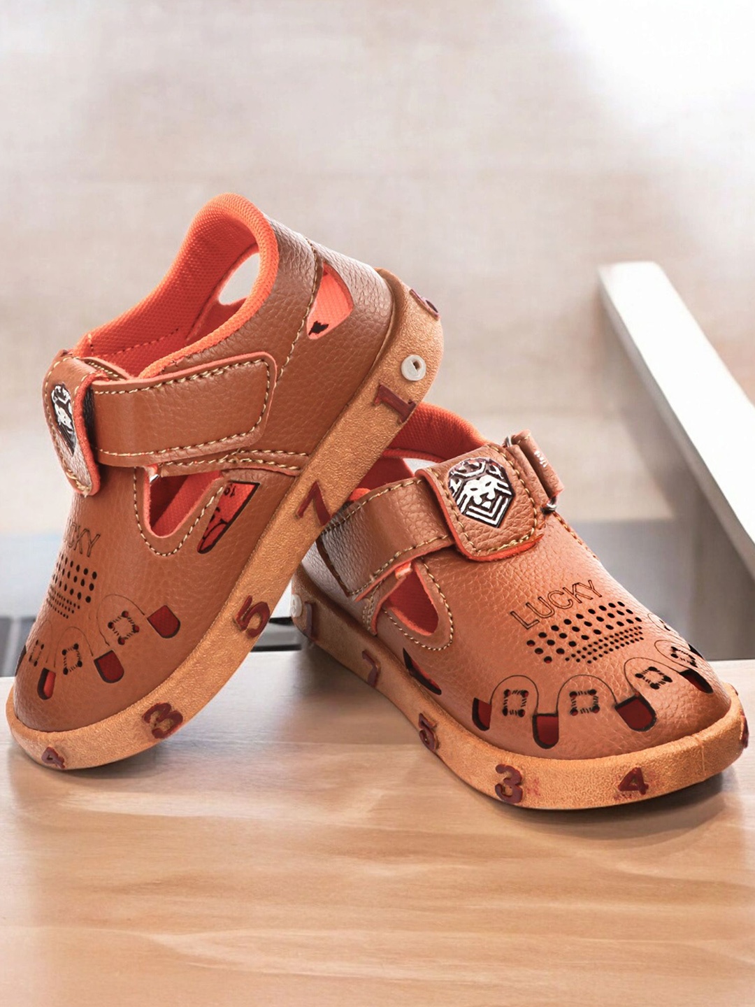 

LEVOT Kids Round Toe Comfort Sandals, Tan