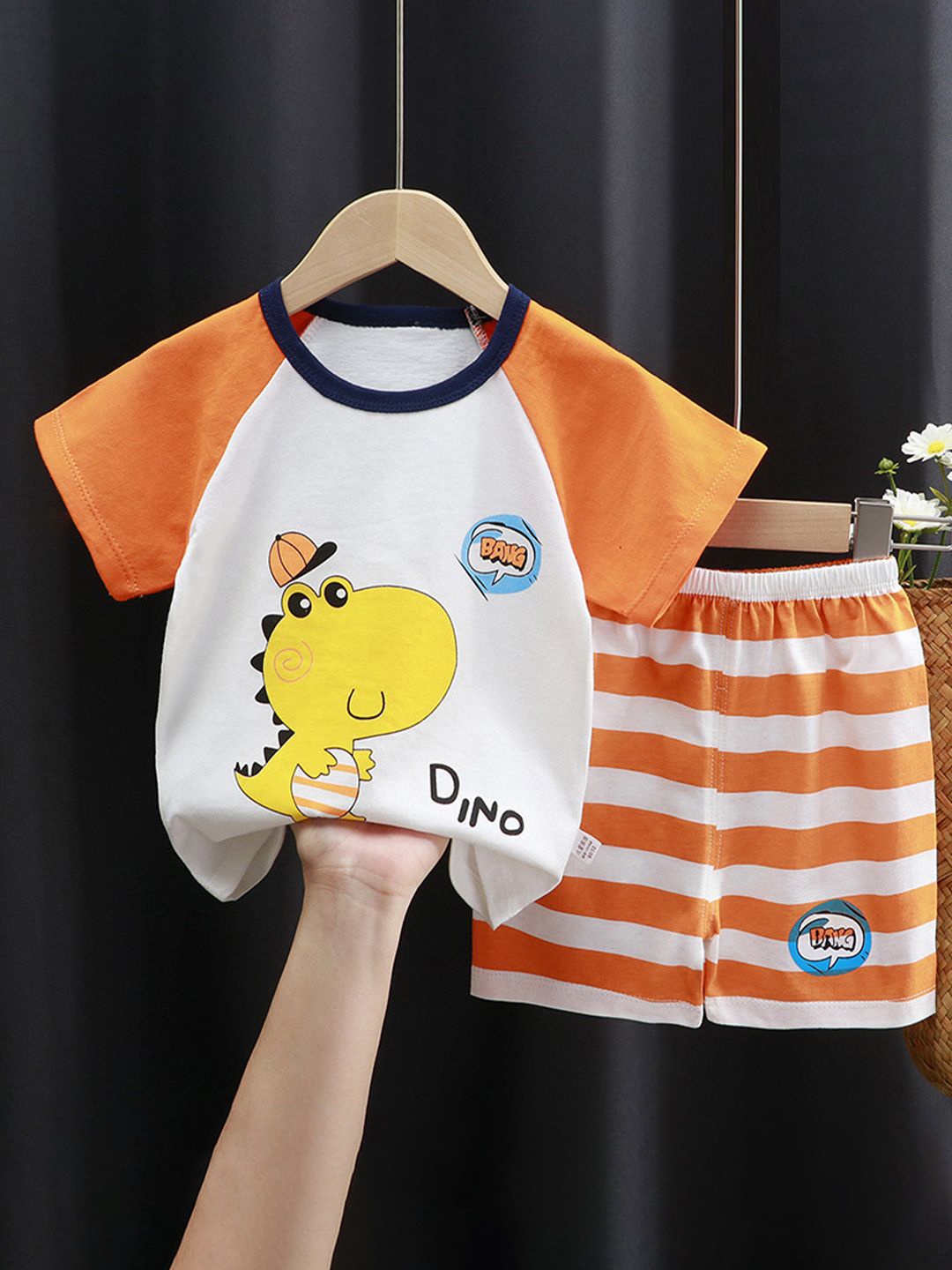 

Bold N Elegant Boys Animal Graphic Printed Pure Cotton T-shirt With Shorts, Orange