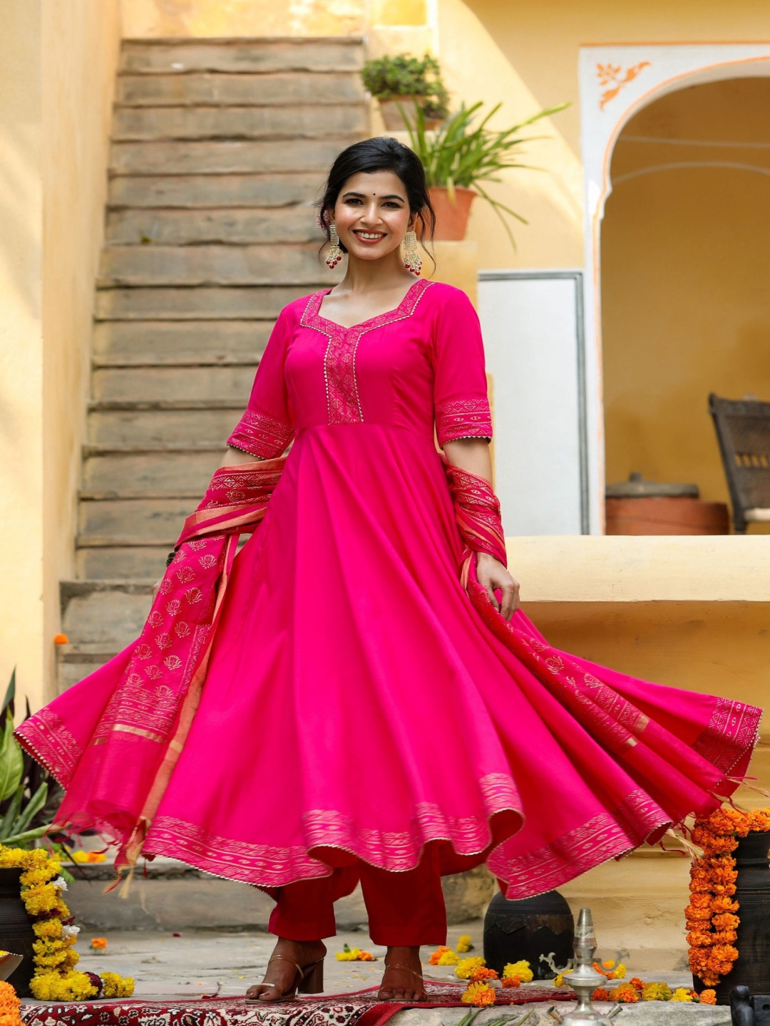 

DIVASTRI Gotta Patti Sweetheart Neck Anarkali Kurta With Trousers & Dupatta, Pink