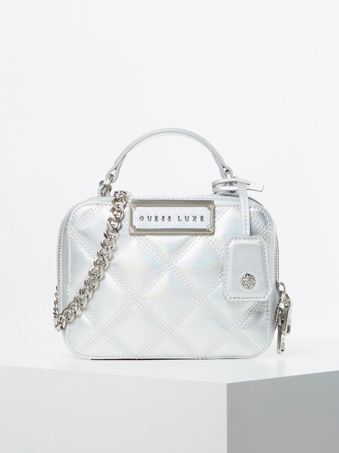 

GUESS Textured PU Bucket Shoulder Bag with Quilted, Silver