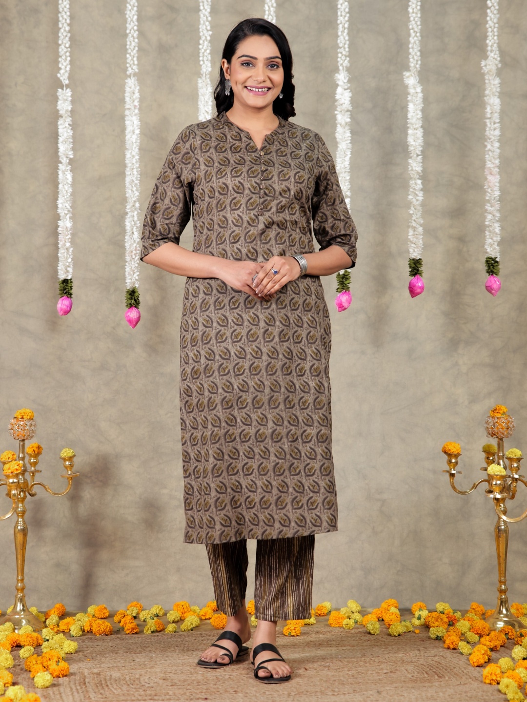 

Aramya Floral Printed Notch Neck Pure Cotton Straight Kurta with Trousers, Brown