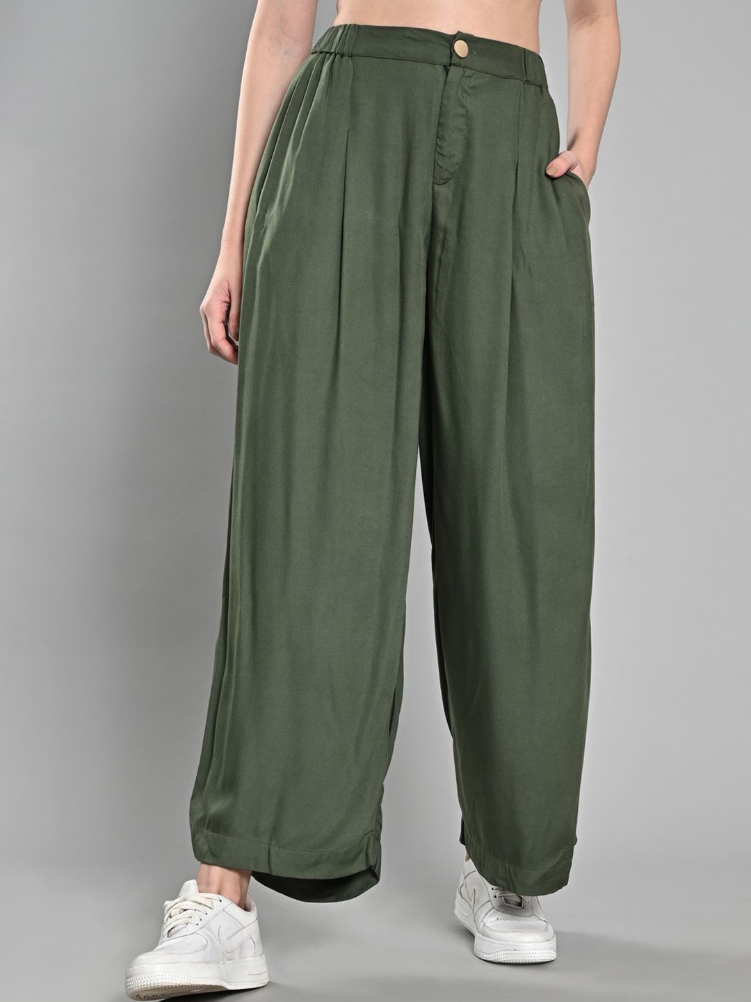 

IZEL Women Solid Flared Pleated Mid-Rise Trousers, Olive