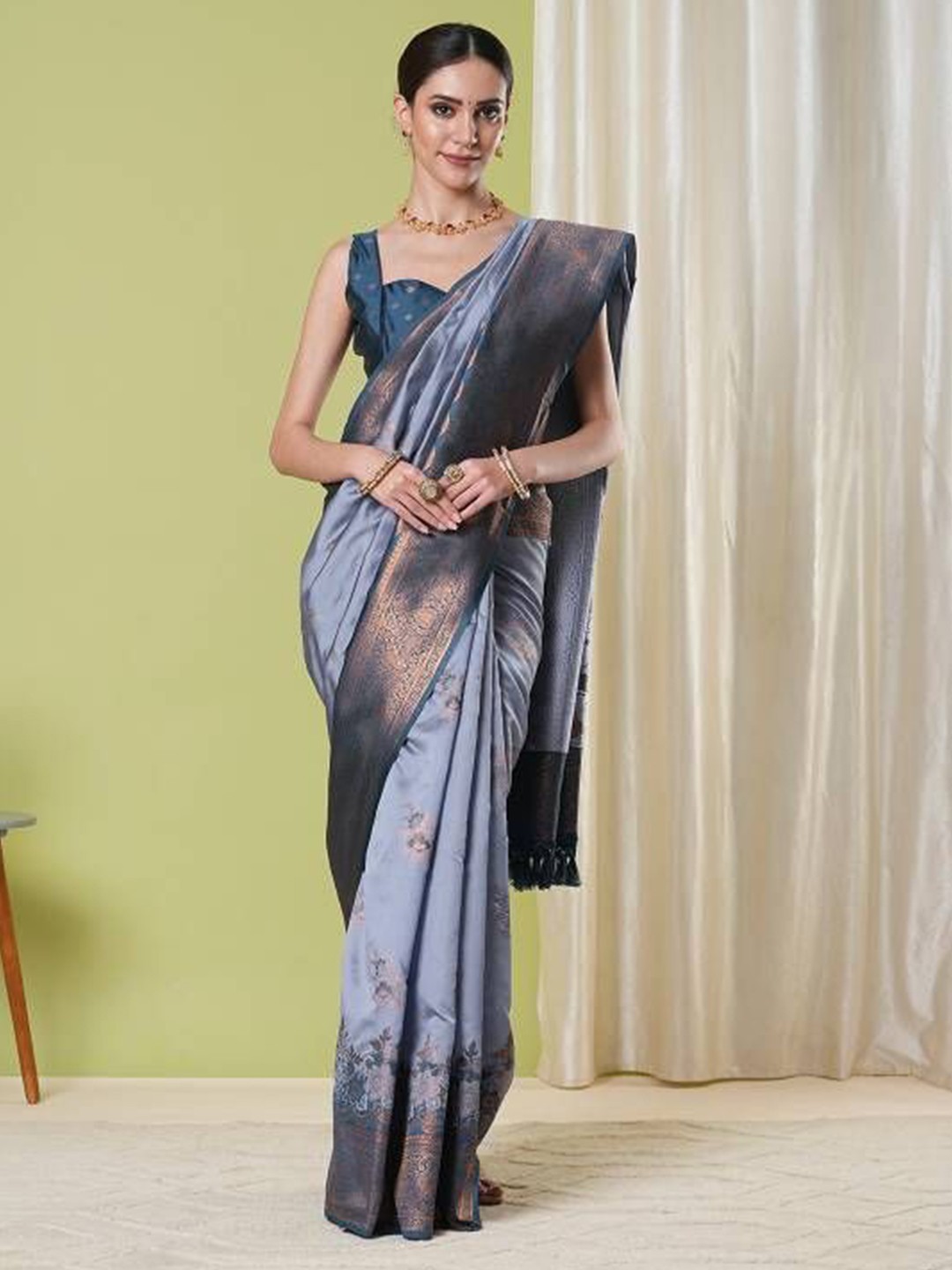 

HI FI NX Woven Design Zari Banarasi Saree, Lavender