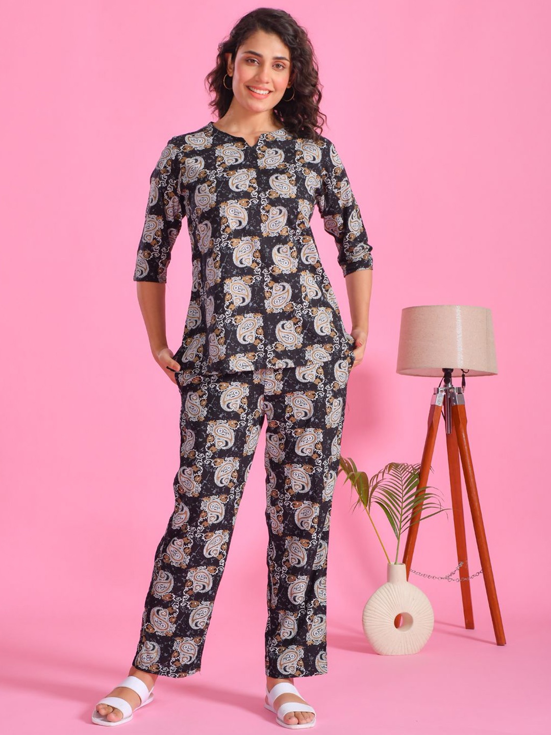 

SANSKRUTIHOMES Printed Pure Cotton Top With Trousers Co-Ords, Black