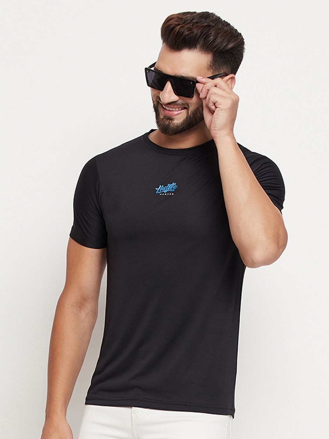 

MXN Men Solid Round Neck Cotton T-shirt, Black