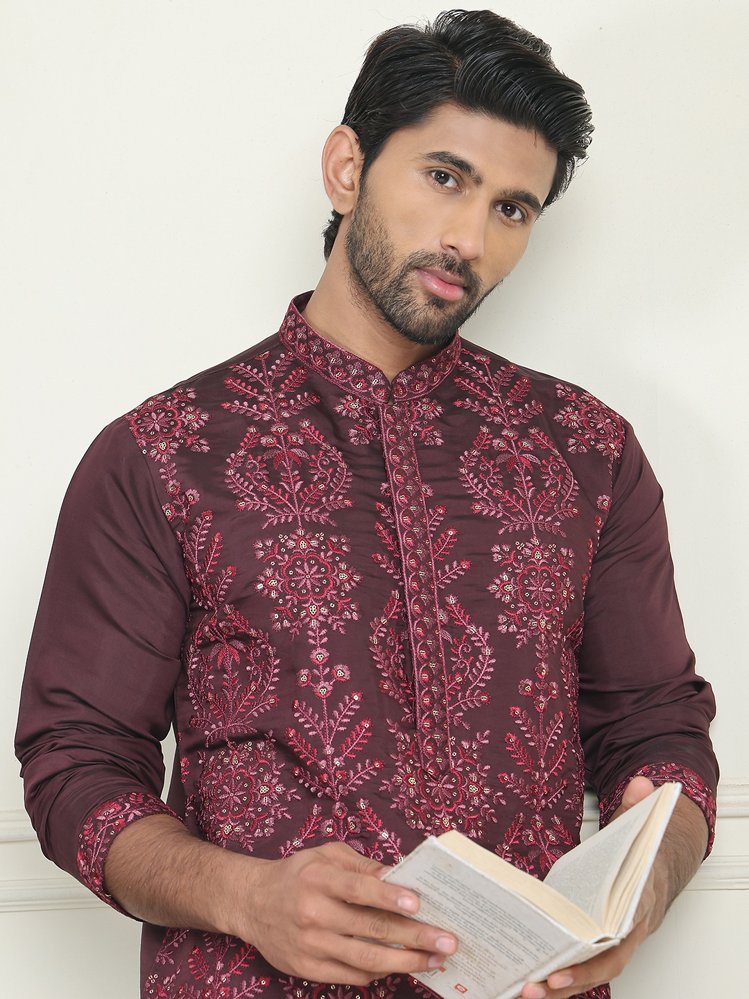 

Jompers Floral Embroidered Mandarin Collar Straight Kurta With Pyjamas, Purple