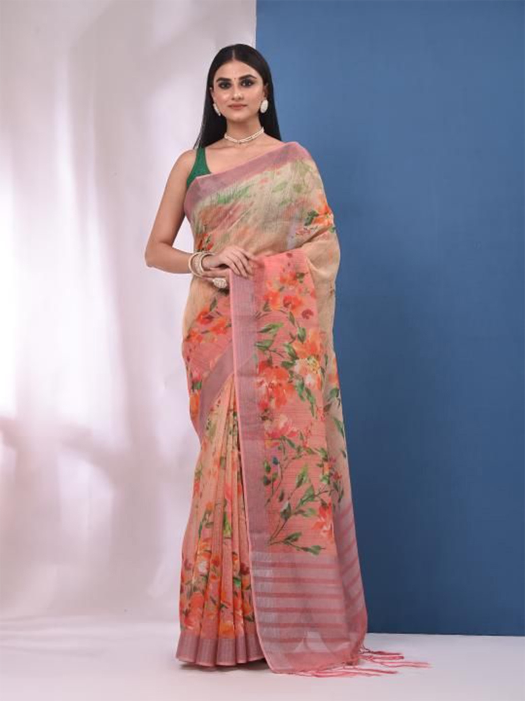 

VIBHAVARI Floral Zari Saree With Blouse Piece, Peach