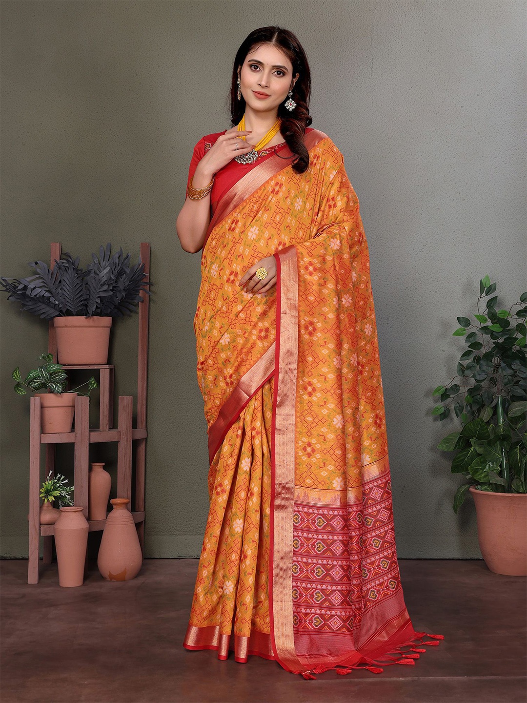 

elora Woven Design Zari Silk Blend Patola Saree, Orange