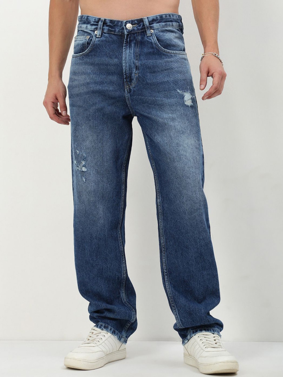 

SHOWOFF Men Comfort Straight Fit Low-Rise Mildly Distressed Light Fade Acid Wash Jeans, Blue